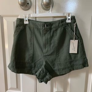 Universal Thread Women’s High Rise Utility Short Green size 8